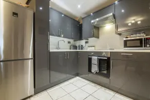 Harry's - 2 Bedroom Holiday Home - Tenby - Image 5