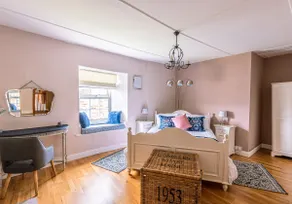 Low Cottage - Image 4