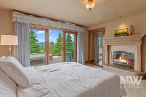 Luxury Home—Fireplaces, Hot Tub, Fire Pit & Views! - Image 4