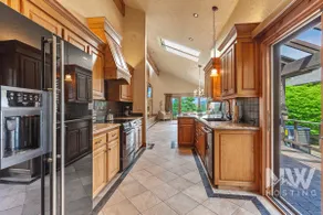 Luxury Home—Fireplaces, Hot Tub, Fire Pit & Views! - Image 5