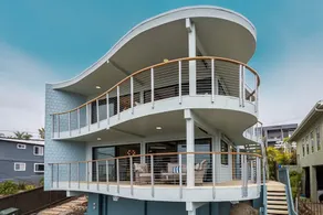 Stunning architectural Penthouse with ocean views - Image 2