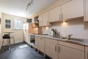 Adamson Court - No 11 - Image 3