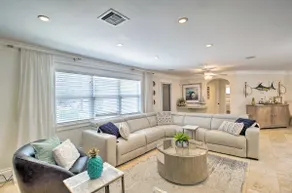 2 Mi to Dtwn: Luxury Getaway in Palm Beach Gardens - Image 4