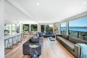 House on the Hill with a View-Sleeps 12 - Image 2