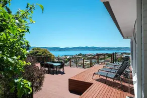 House on the Hill with a View-Sleeps 12 - Image 5