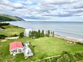 Blissful Beachfront Bungalow. Beach- Hot tub & Sauna-All Weather Dome-Private - Image 2