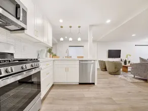 Designer 3BR Home | Sleeps 8 | 5 Miles to Disney - Image 4