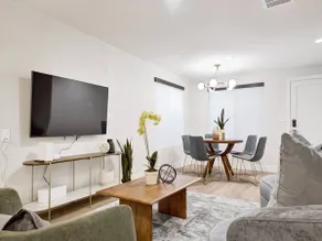 Designer 3BR Home | Sleeps 8 | 5 Miles to Disney - Image 3