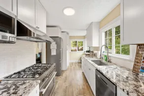 The Beach Cottage - New remodel with stunning yard - Image 3