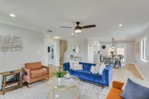 Perfect Getaway Home w 5 Bedrooms & Backyard Oasis - Image 2