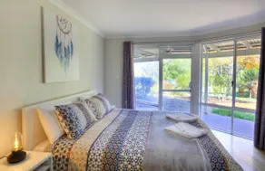 Twin Gums: Large riverside family home and gardens - Image 5