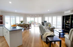Twin Gums: Large riverside family home and gardens - Image 2