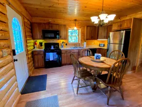 40PL Log cabin with AC in the heart of the White Mountains, less than 10 minutes from Bretton Woods! - Image 5