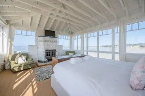 The Boathouse in Felixstowe Ferry - Stunning Waterfront Property - Image 2