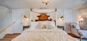 Fairytale Loft Suite 1 bed, 1 bath Luxury Apartment in Downtown Belmont - Image 2