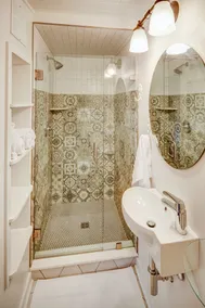 Fairytale Loft Suite 1 bed, 1 bath Luxury Apartment in Downtown Belmont - Image 5
