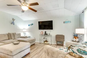 Walk to Beach: Fort Walton Coastal Retreat - Image 4