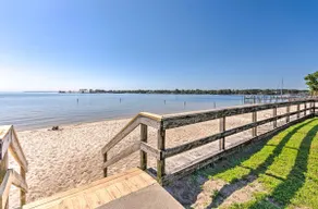 Walk to Beach: Fort Walton Coastal Retreat - Image 3