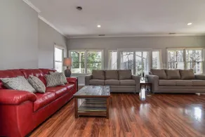King beds, hot tub, fire pit, 11 miles to downtown - Image 3