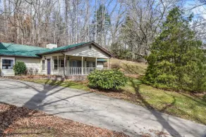 King beds, hot tub, fire pit, 11 miles to downtown - Image 5