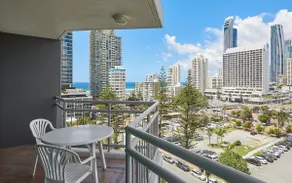 Crown Towers Modern 1 Bed Apt Surfers Paradise - Image 3