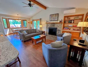 FC44 Renovated 3bed/3bath Forest Cottage - AC, views, yard, fast wifi. Walk to skiing! - Image 3