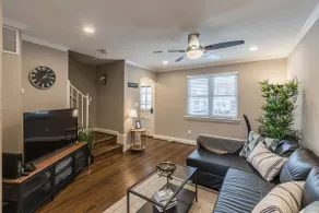 Beautiful 3br 2ba House cozy backyard CozySuites - Image 2