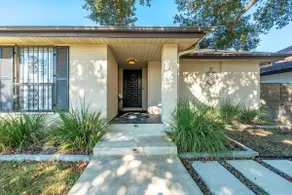 Spacious Home Minutes From Everything - sleeps 10 - Image 2