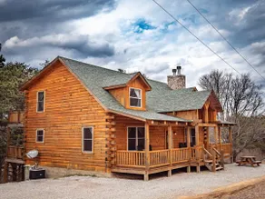 Bison Lodge by The Inn & Spa at Cedar Falls - Image 2