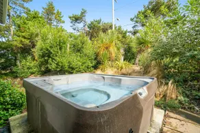 Newly updated, dog-friendly house near the beach w - Image 2