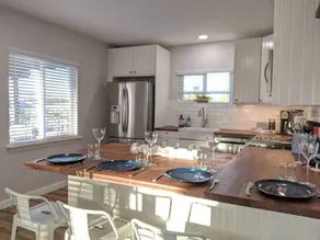 Sunny Villa by the Sea - Image 3