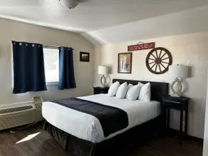 Cabin 26 - Coyboy Corner - Image 3