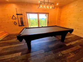 UV Log home with direct Cannon Mountain views Minutes to attractions Fireplace Pool Table AC - Image 5