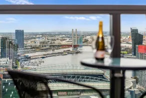 Water Views Melbourne CBD - WiFi - Netflix - Image 5