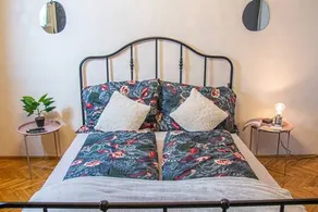Mops Bob Apartment Oktogon - Image 3