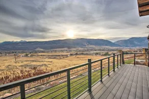 Modern Townhome w/ Mtn Views < 7 Mi to Ski Resorts - Image 3