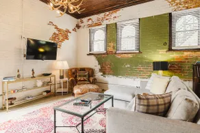 The Carriage House Loft at Marion Hall Mansion - Image 3