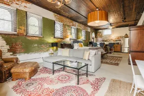 The Carriage House Loft at Marion Hall Mansion - Image 2