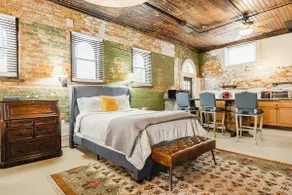 The Carriage House Loft at Marion Hall Mansion - Image 4