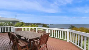 Metung Lake House - Panoramic Lake Views - Image 2