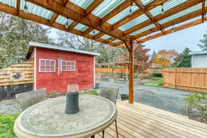Remodeled, dog-friendly Willamette Valley home wit - Image 4