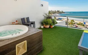 Rolling Surf Resort 🌊 Ocean Views Private Rooftop - Image 3