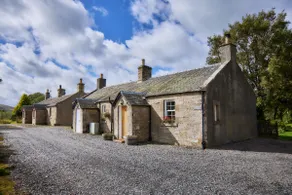 Mauldslie Hill Cottage - Image 2