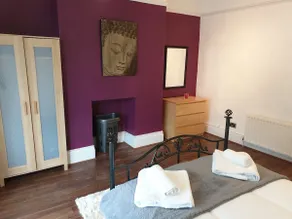 South Shield's Hidden Gem Garnet 3 Bedroom Apartment sleeps 6 Guests - Image 5