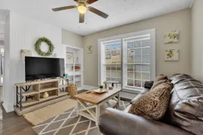 Charming 3BR Near Lakes, Parks & Downtown LC! - Image 4