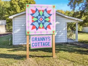 The Granny Cottage ~ on Main Street - Image 3