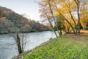 River’s Edge Lodge | Toccoa River Rustic Cabin R - Image 2