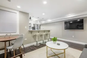 Perfect Lincoln Park Retreat - Walk to Depaul! - Image 4