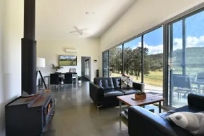 Modern Country Escape. Luxury Self Contained Villa - Image 4