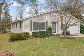 Pet friendly game room hot tub walk to Saugatuck - Image 2